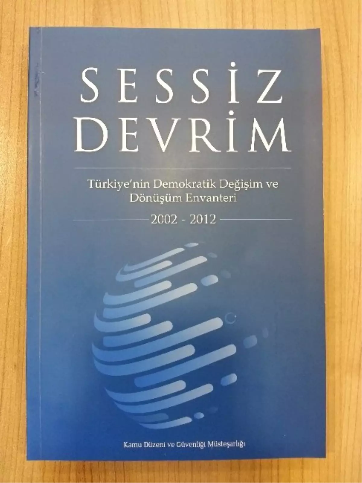 AK Parti\'nin 10 Yıllık İktidarı Kitap Oldu