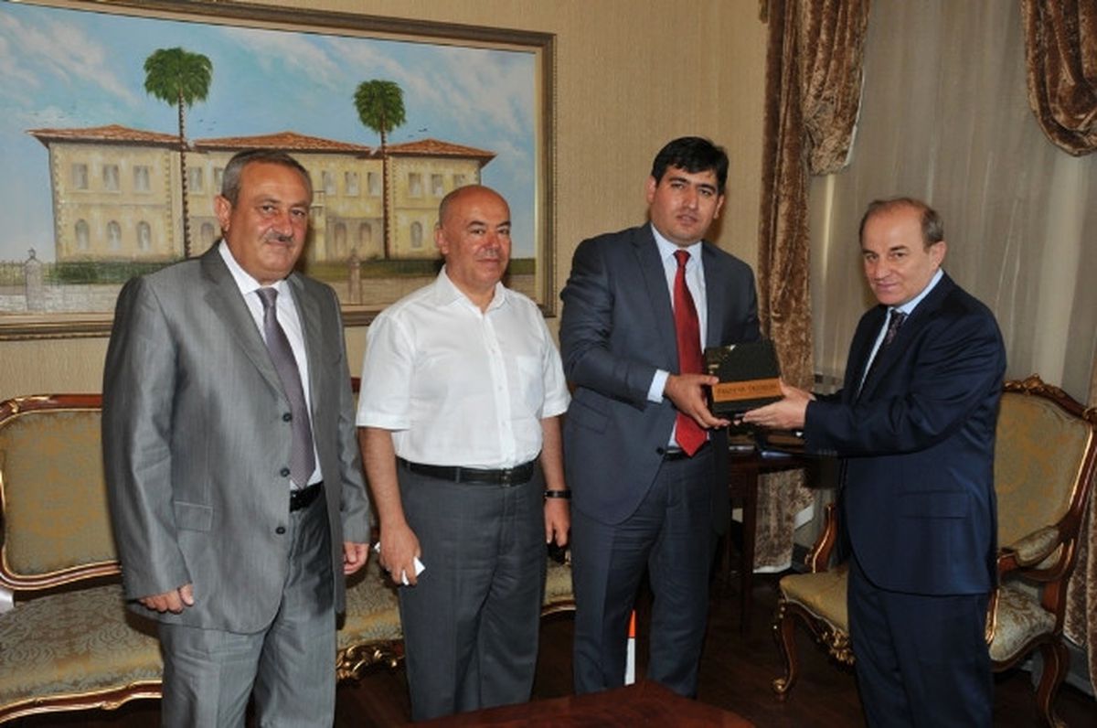 Akdim\'den Vali Öztürk\'e Ziyaret