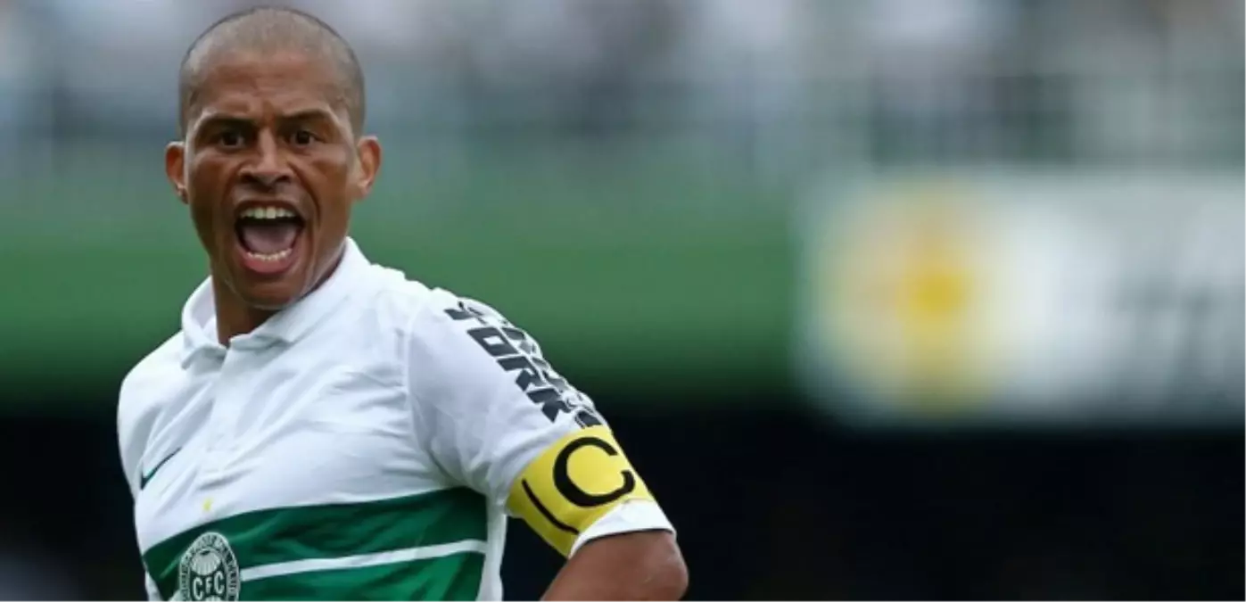 Alex De Souza Sahada Kavga Çıkardı