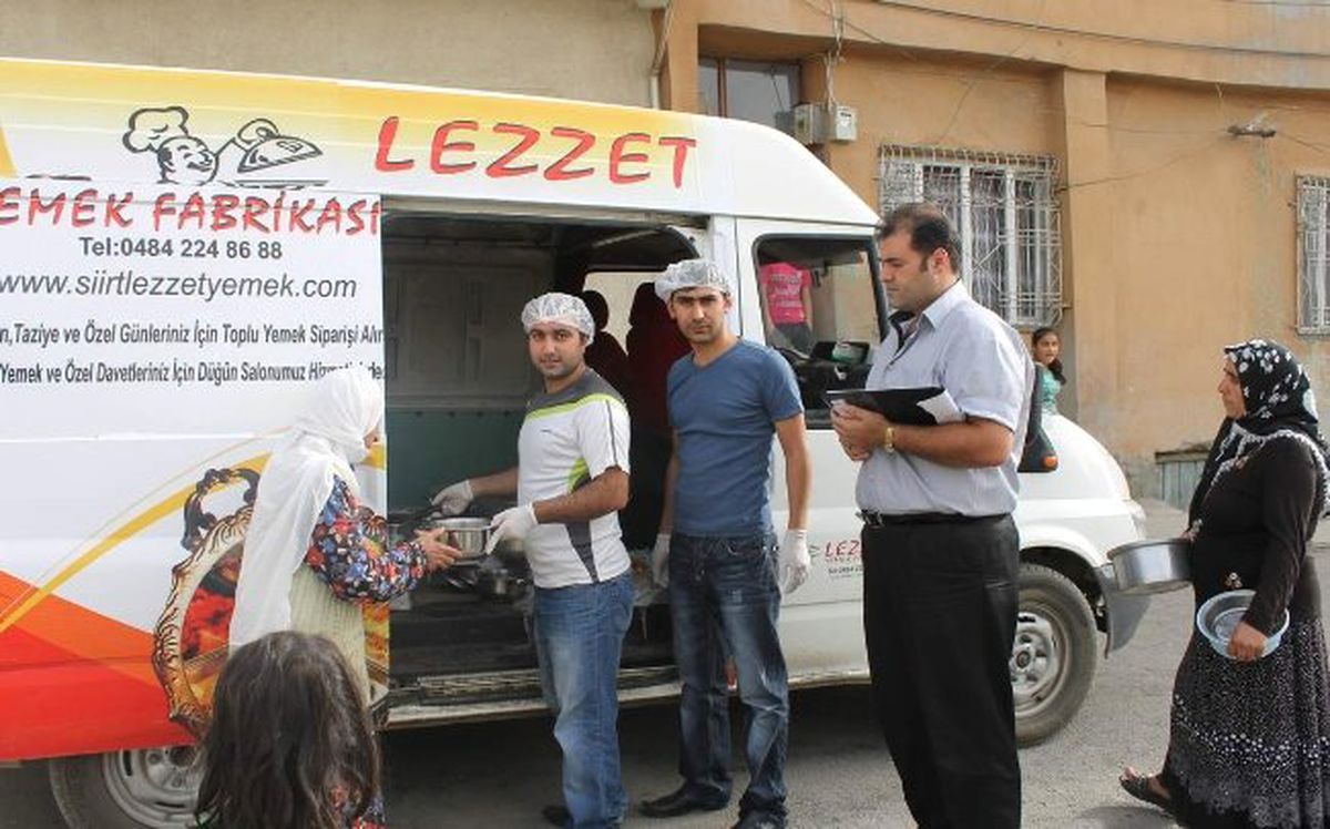 Günde 130 Aileye Eve Teslim Sıcak Yemek Servisi