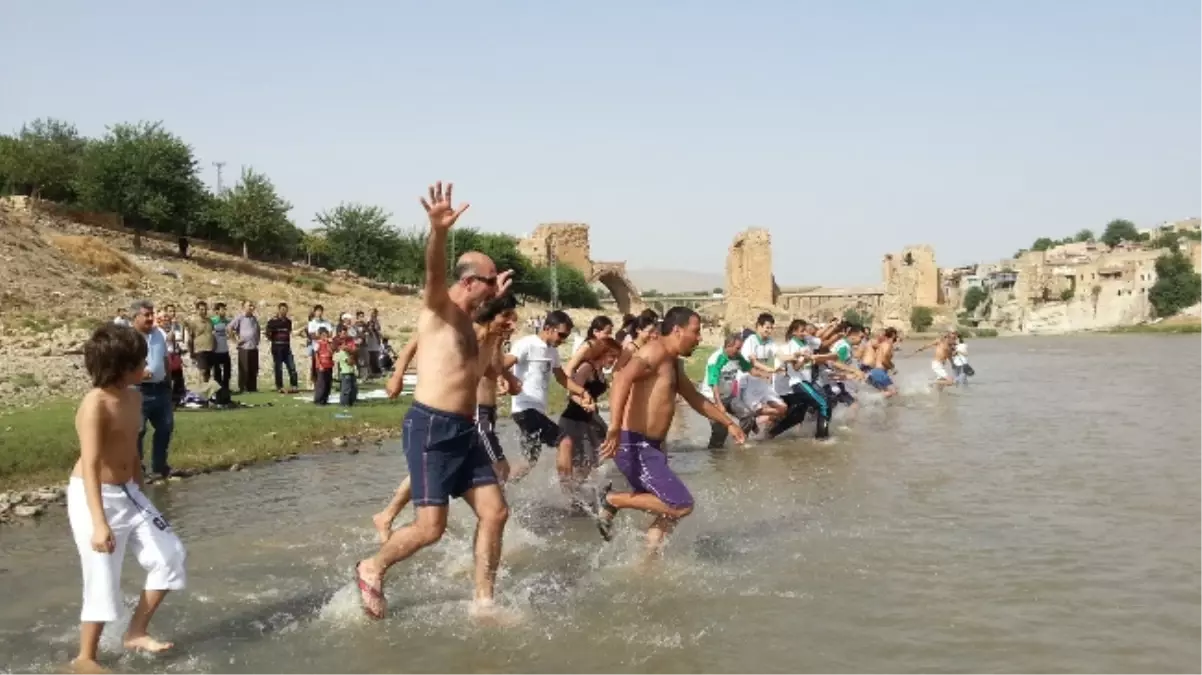 Hasankeyf\'te \'Özgür Nehirler\' Eylemi