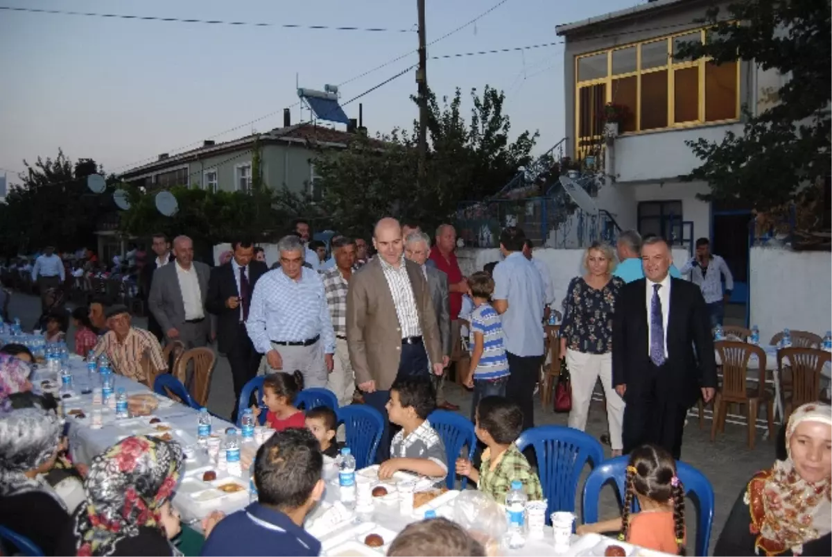 İftar Yemeğine Vatandaşlar Yoğun İlgi Gösterdi