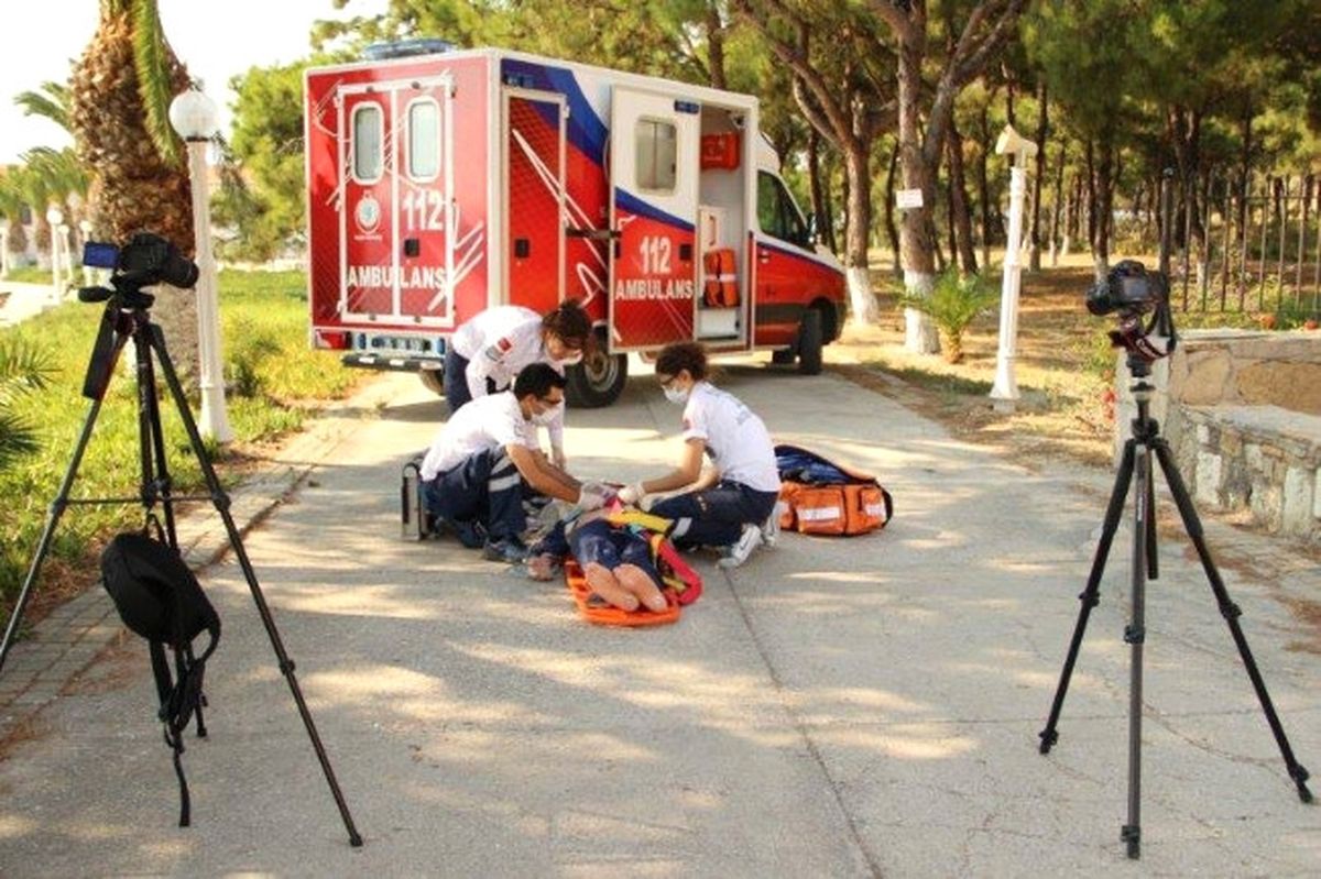 İzmir Ambulans Servisi Alanda Travma Eğitimi Yaptı