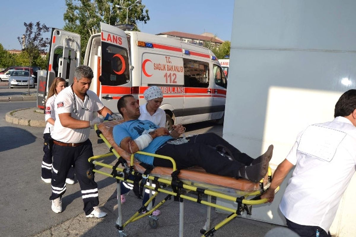 Kayseri\'de Bıçaklı Kavga: 4 Yaralı