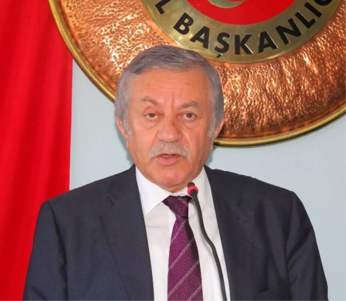 MHP\'li Adan: Salyalar Akıtan Bu Adamın Karantinaya Alınmalı