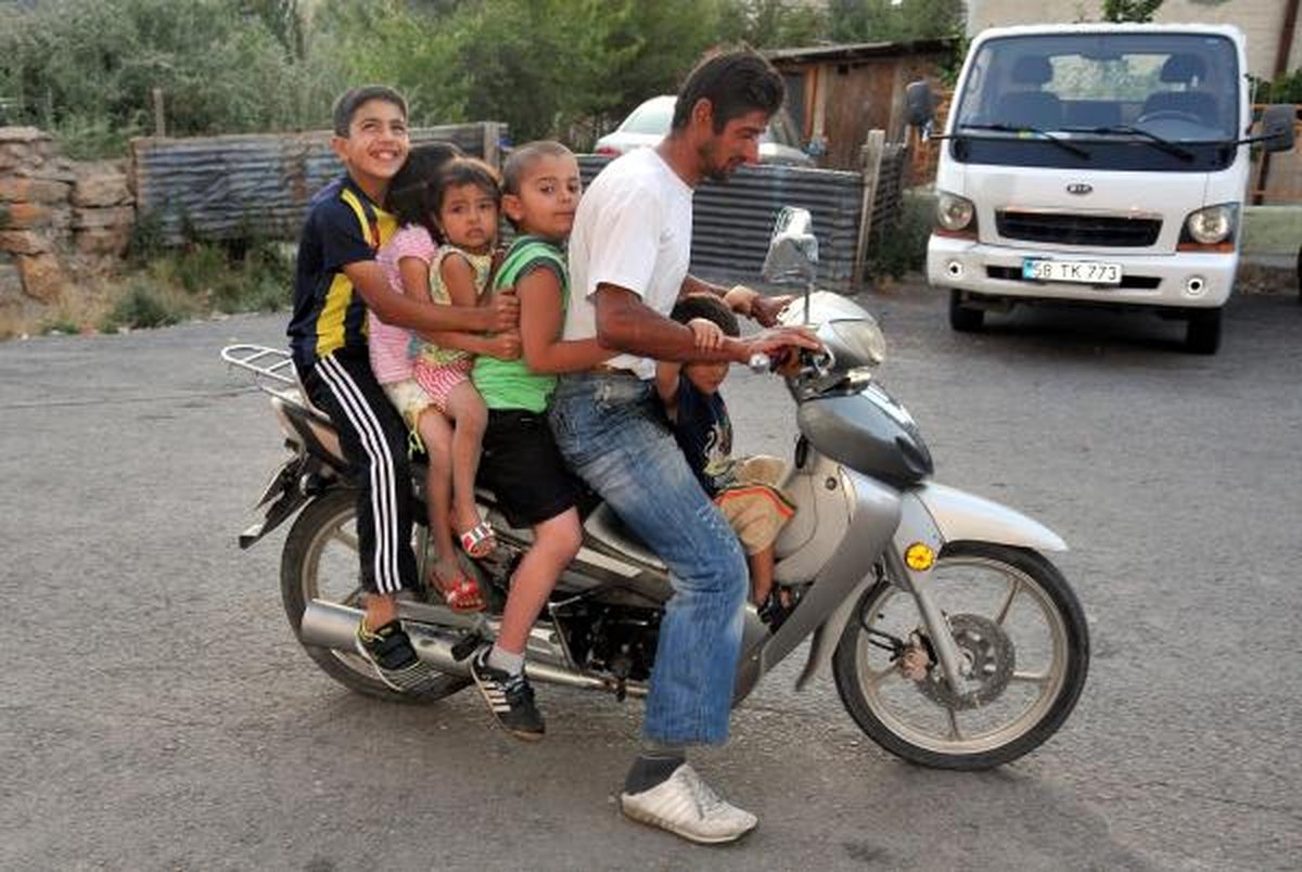 6 Kişi 1 Motosiklette!