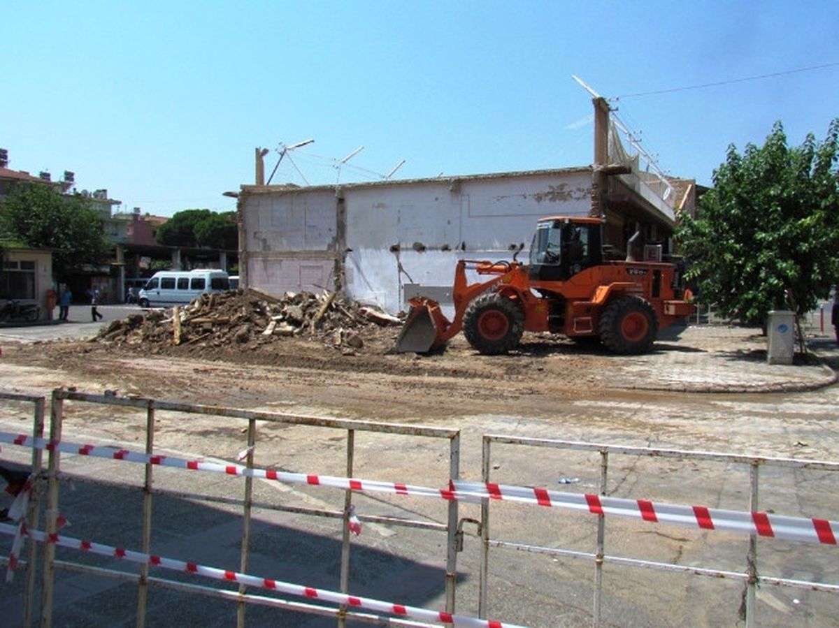 Ödemiş Otogarı\'nda Yıkım Çalışmaları Başladı