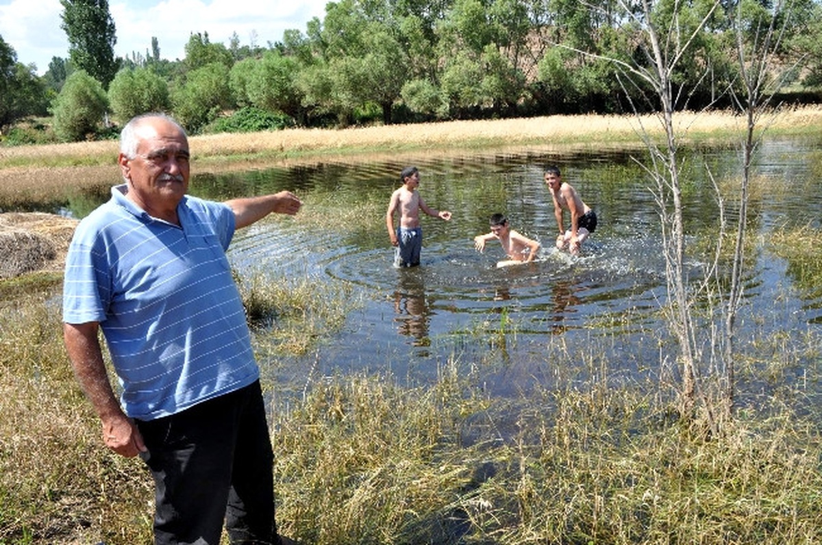 (Özel Haber) Tarlada Çocukların Havuz Keyfi