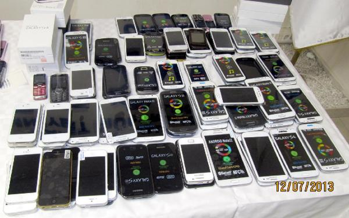 Samsun\'da 285 Kaçak Cep Telefonu Ele Geçirildi