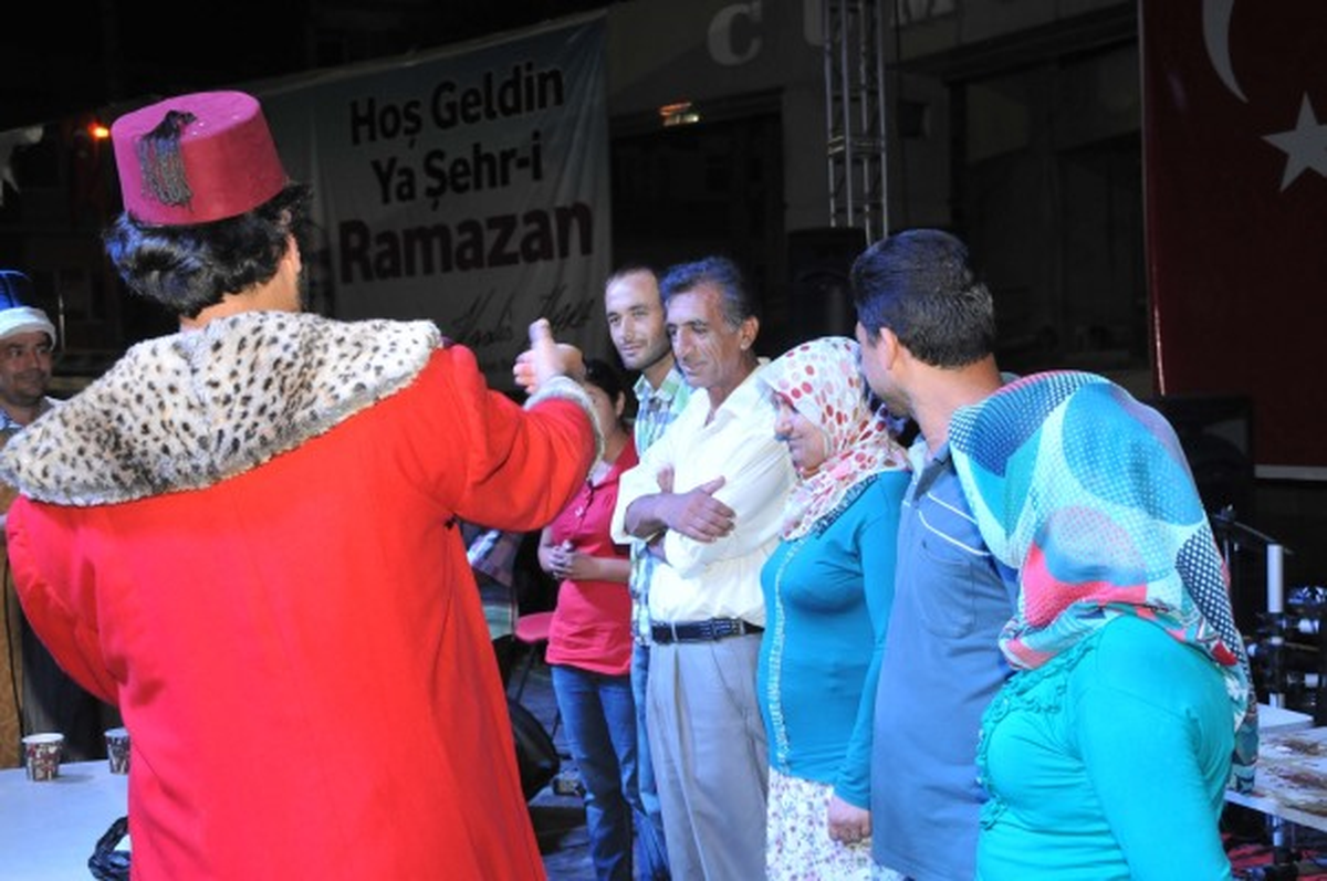 Hem Çocuklarlar , Hem Büyükler Eğleniyorlar
