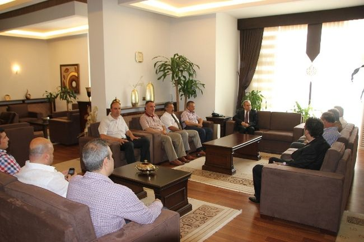 Sakaryaspor Yönetiminden, Vali Büyük\'e Ziyaret