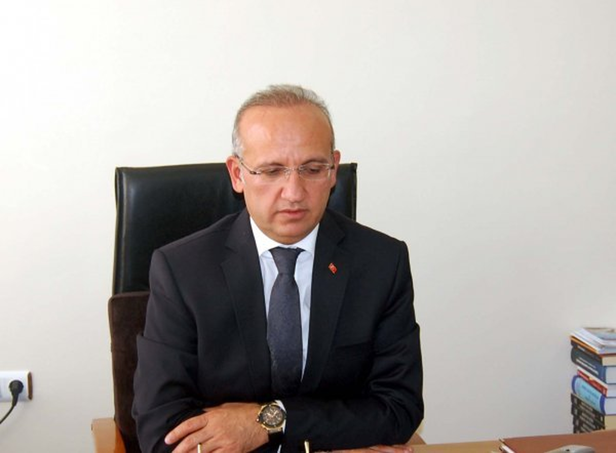 Vali Yurdakul, Tatvan\'da Vatandaşlarla Bir Araya Geldi