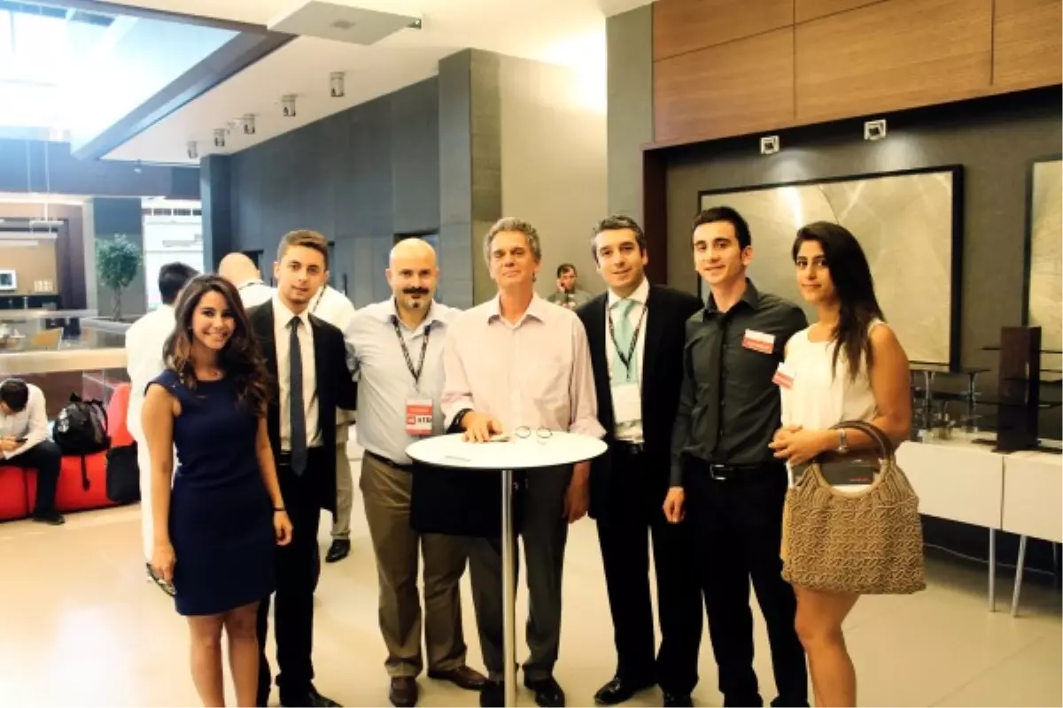 XTB Forex Semineri'nde Ateşan Aybars ile Yatırımcılar Mest Oldu