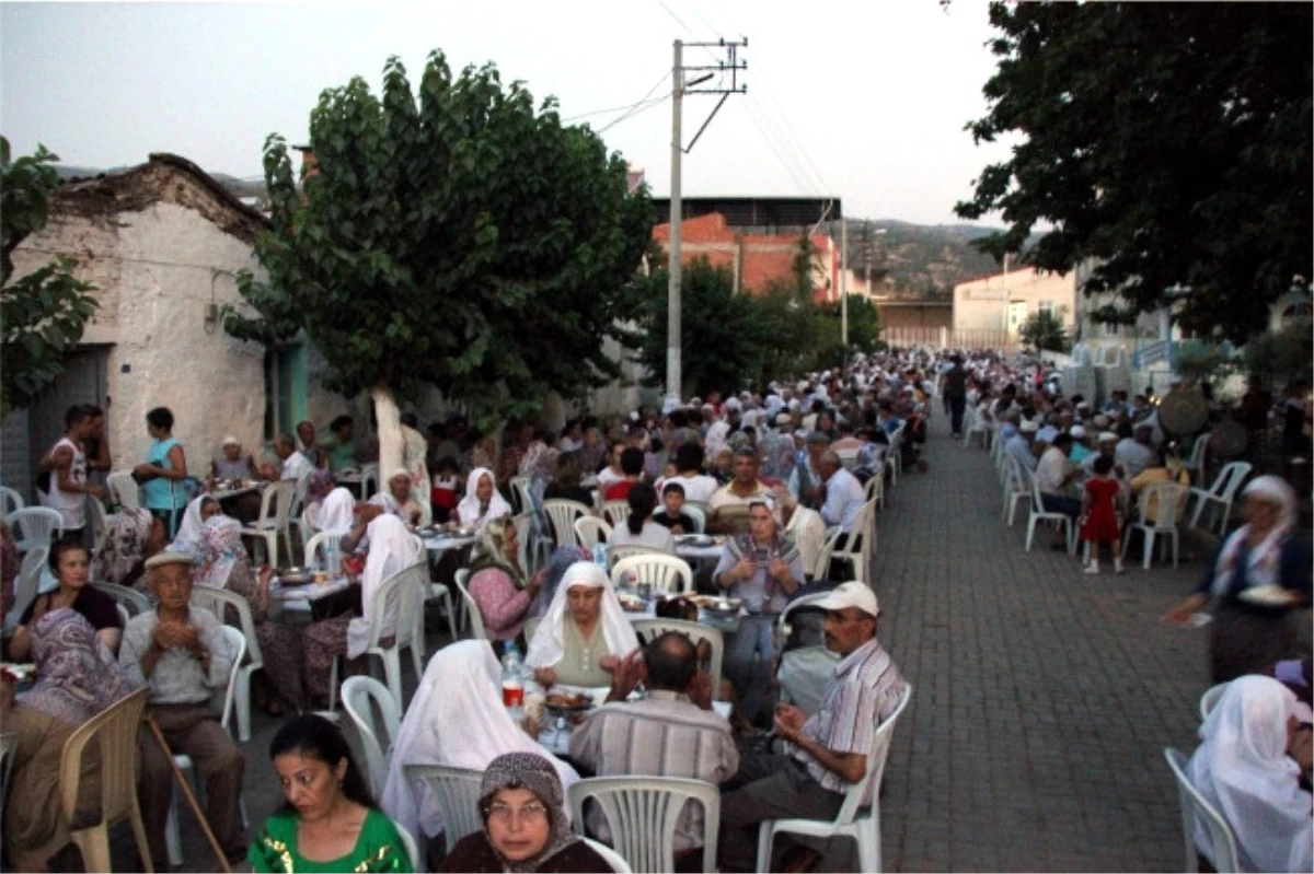 Yörüklerin Geleneksel İftarı Binleri Buluşturdu