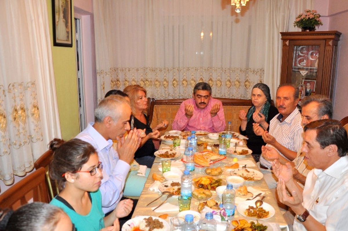 Başkan Alıcık, Şehit Ailesinin Evinde İftar Yaptı