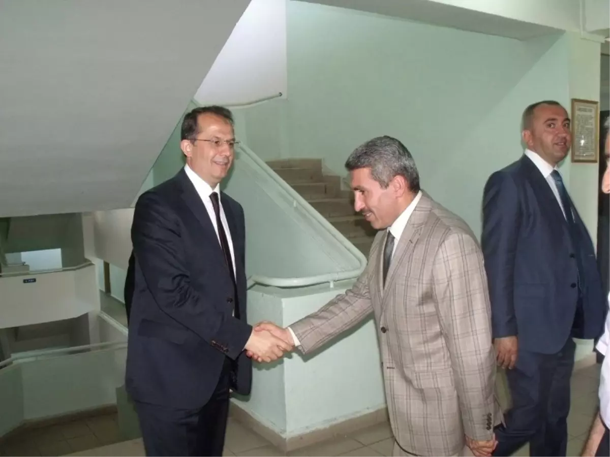 Bingöl Valisi\'nin İl Milli Eğitim Müdürlüğü\'nü Ziyareti