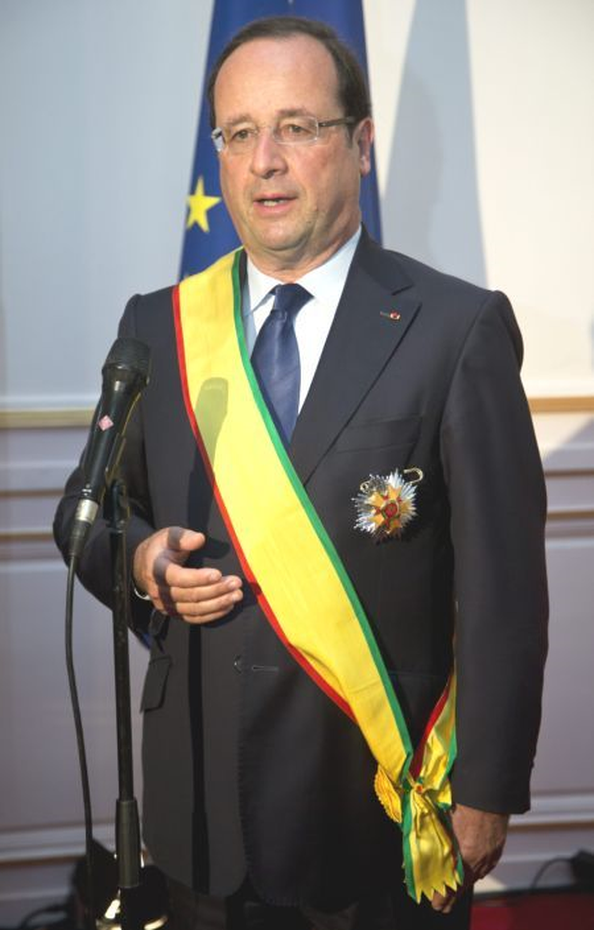 Cumhurbaşkanı Hollande, 6 Milyon Avro Tasarruf Etti
