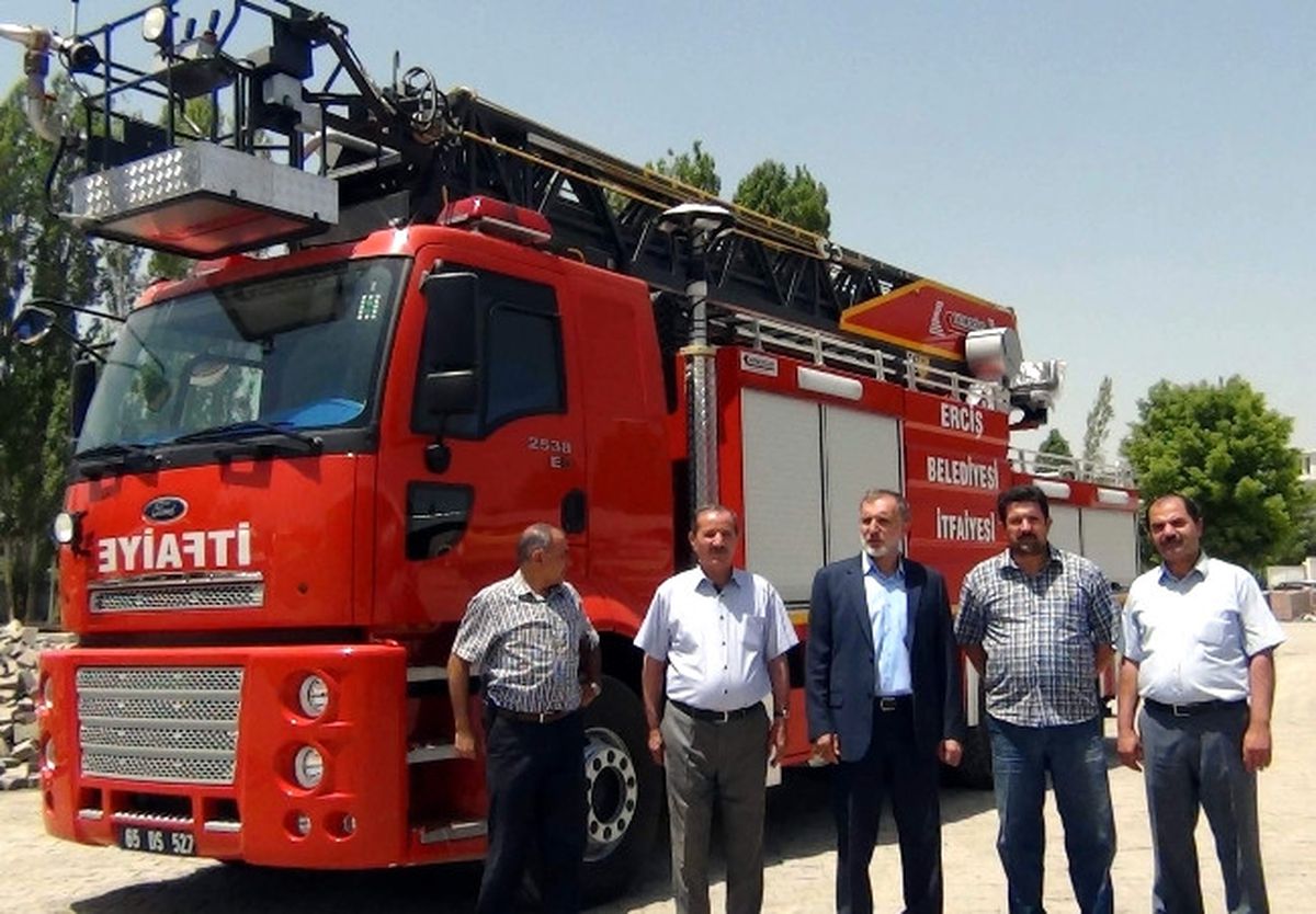 Erciş Belediyesi\'ne Modern İtfaiye Aracı