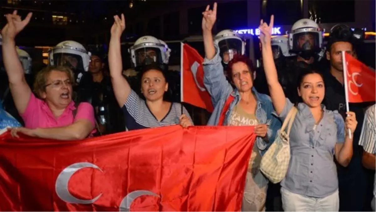 Habertürk Gazetesi Önünde Protesto