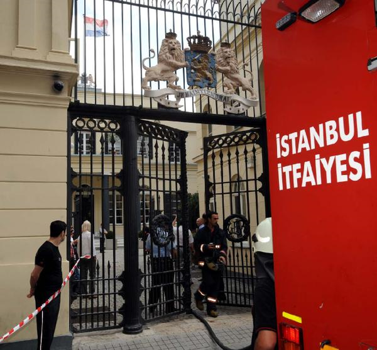 Hollanda Başkonsolosluğu\'nda Yangın Çıktı