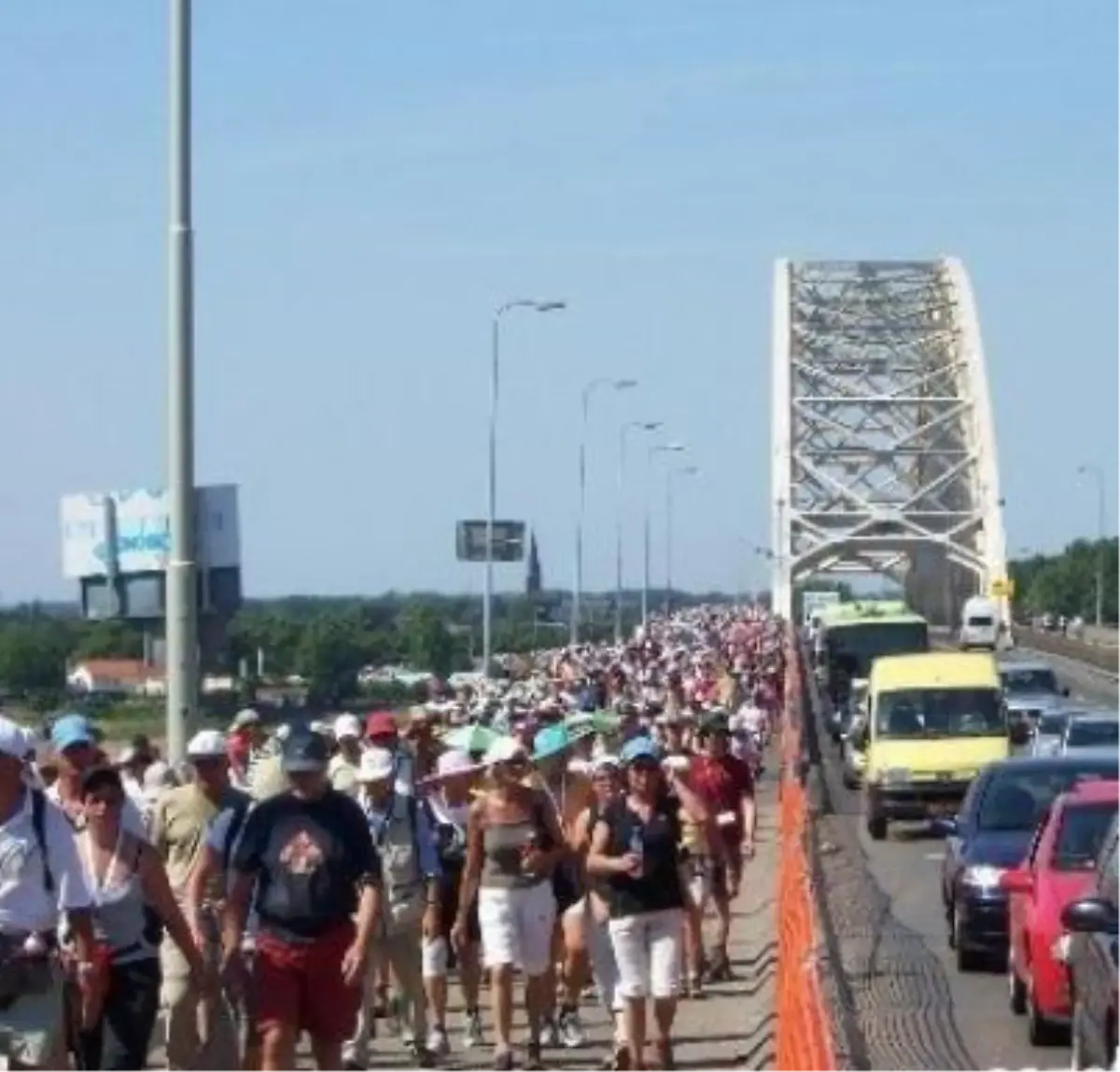 "Nijmegen Yürüyüşü" Maratonu Başladı