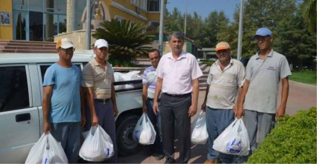 Ilıca Belediyesi, Bin Aileye Ramazan Paketi Dağıttı