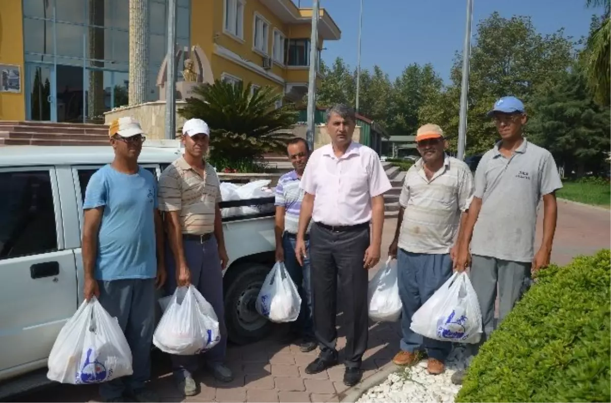 Ilıca Belediyesi\'nden Bin Aileye Ramazan Paketi