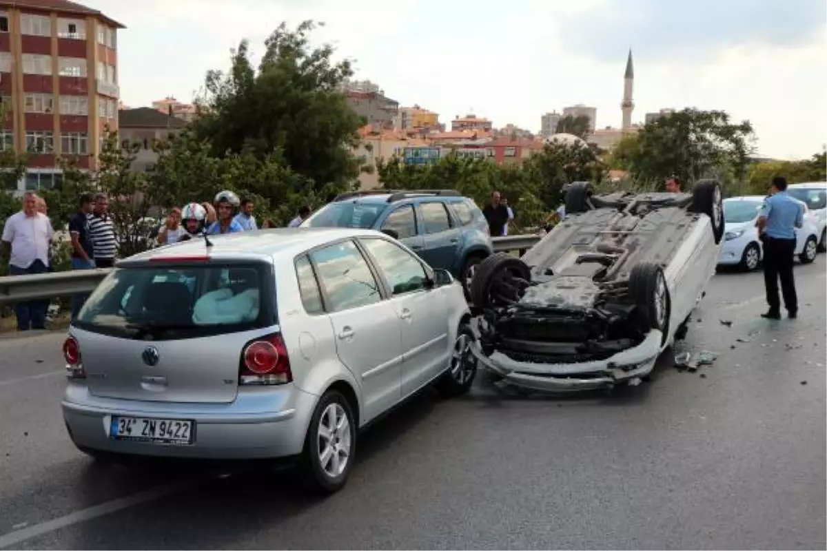 Kadıköy\'de Zincirleme Kaza: 1 Yaralı