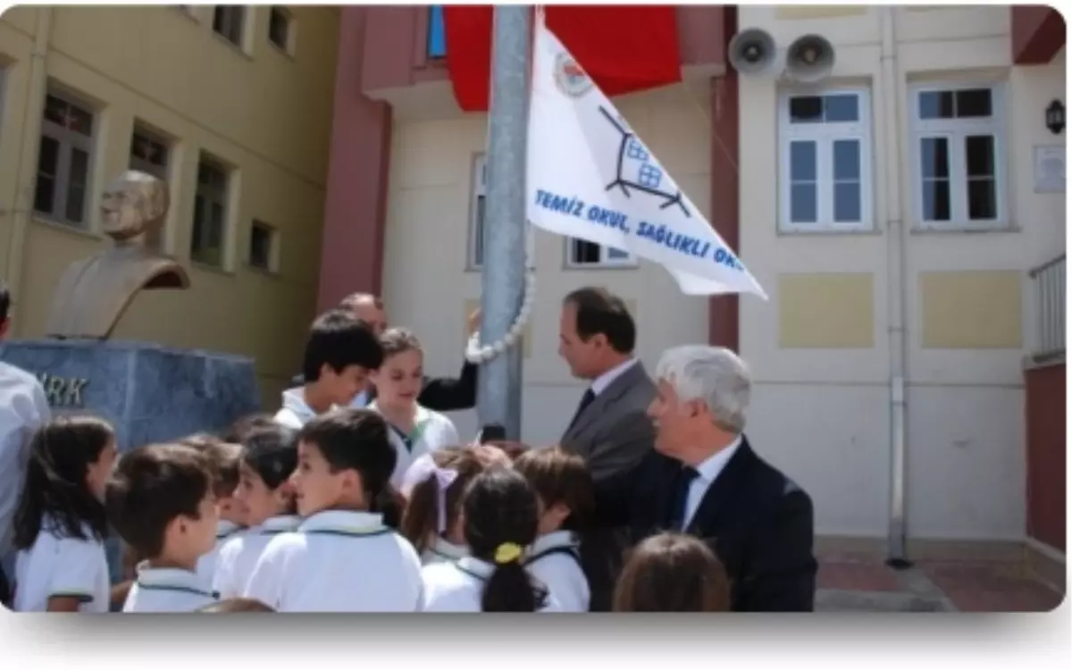 On Üç Okul Daha Beyaz Bayrak Aldı