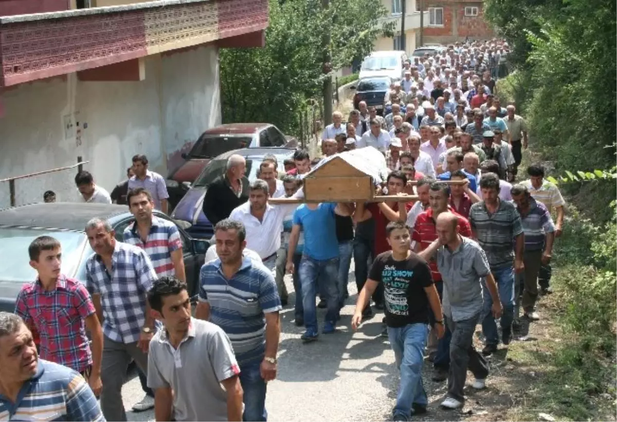 (Özel Haber) Cenazede Yere Yığılan Şahıs Yeniden Hayata Döndürüldü