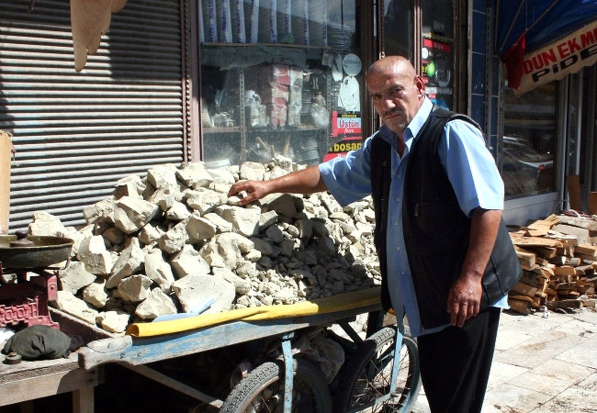 Pasinler\'de Satışa Sunulan Kil Yoğun İlgi Görüyor