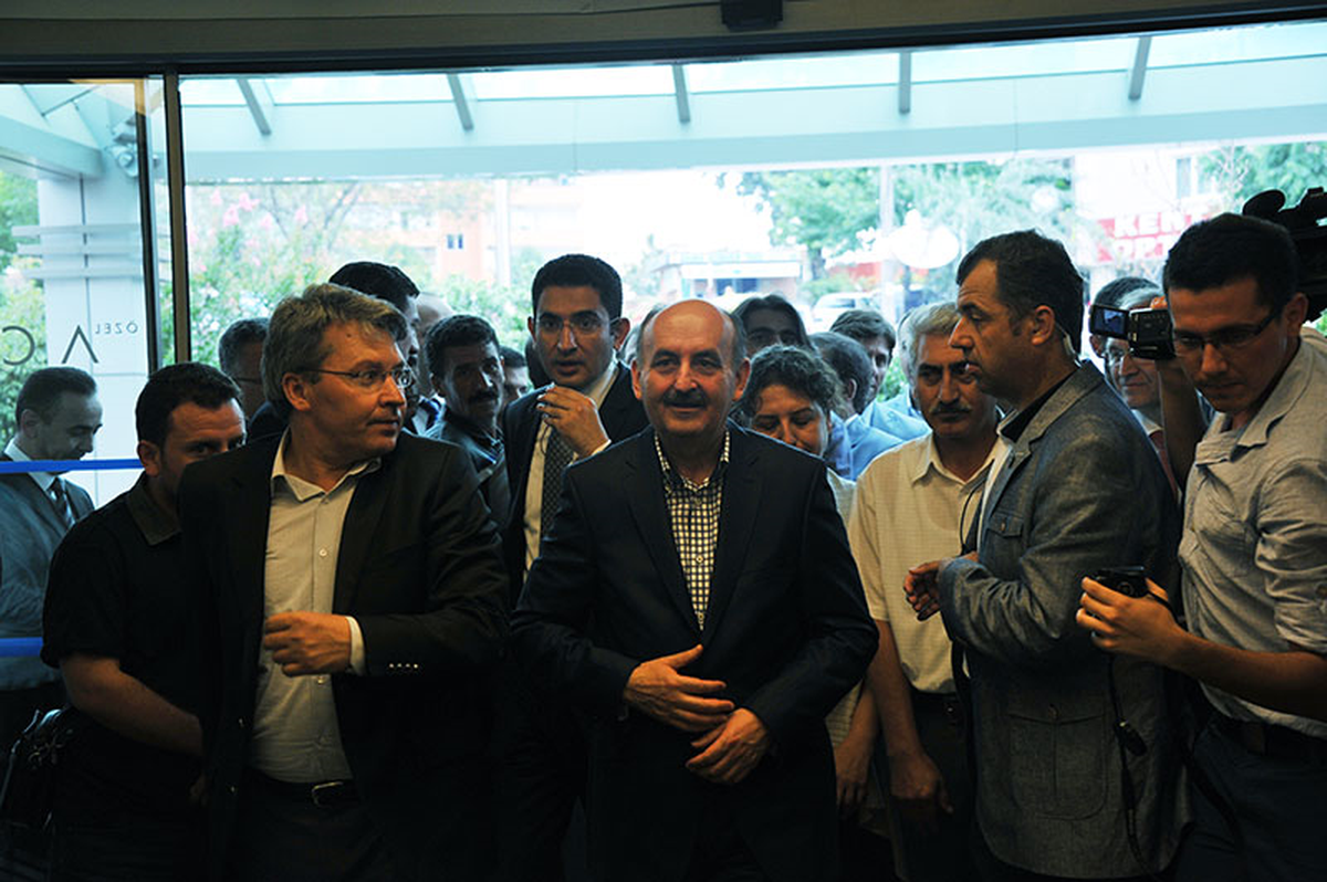 Sağlık Bakanı Dr. Akan\'ı Hastanede Ziyaret Etti