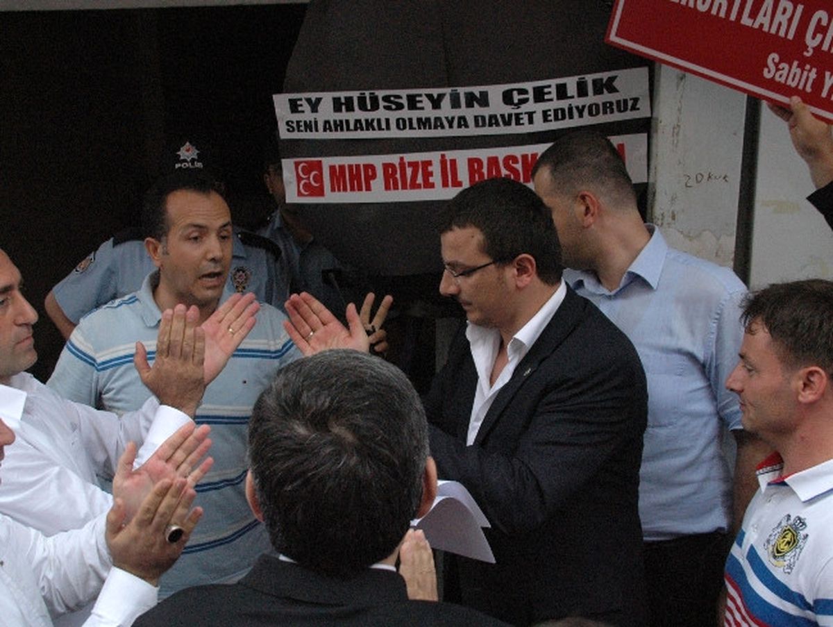 MHP'liler ile Polis Arasında Arbede Çıktı