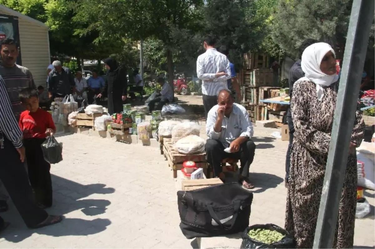 Suriyeliler, Pazarda Tezgah Açtı