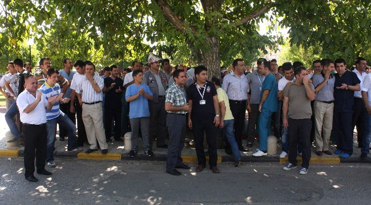 Taşeron İşçiler Hastane Önünde Eylem Yaptı