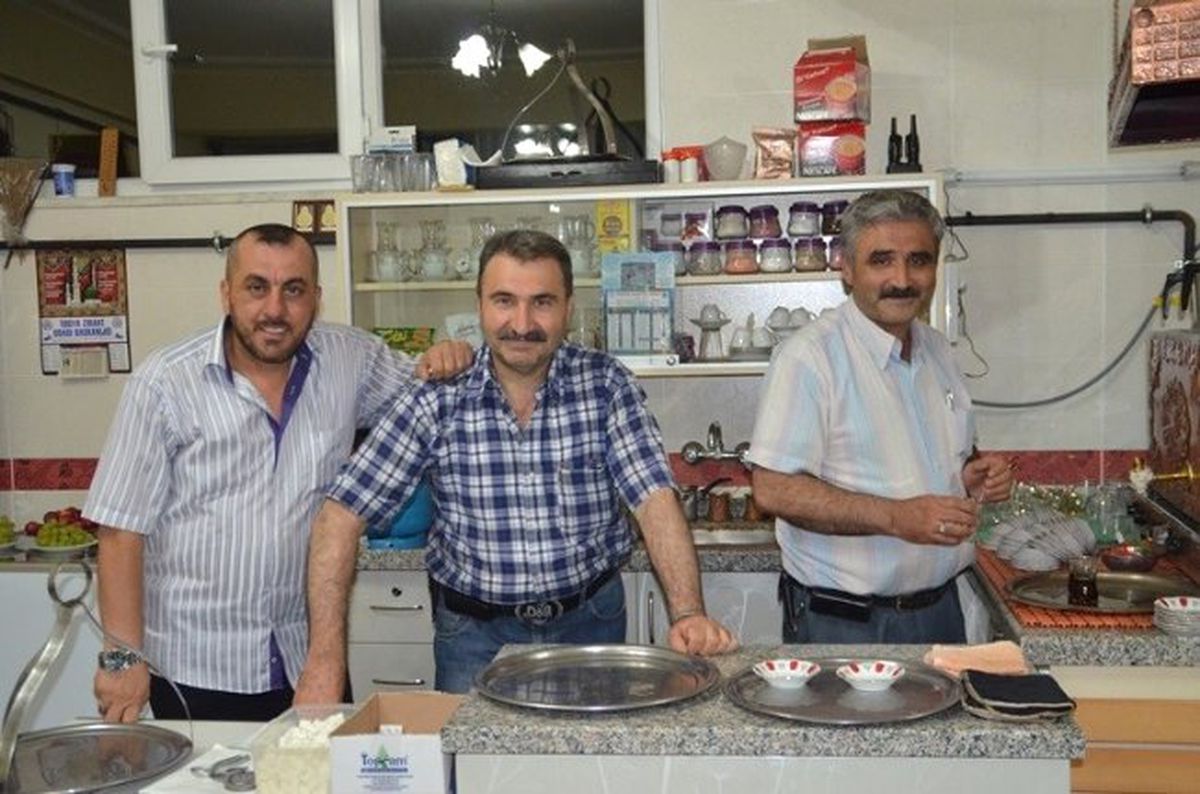 Esnaf Ramazan\'da Sohbet ve Muhabbet Sofrası Kuruyor