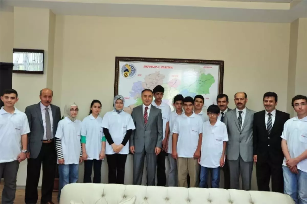 Vali Altıparmak: Eğitim Olumlu Bir Grafik Çizdi