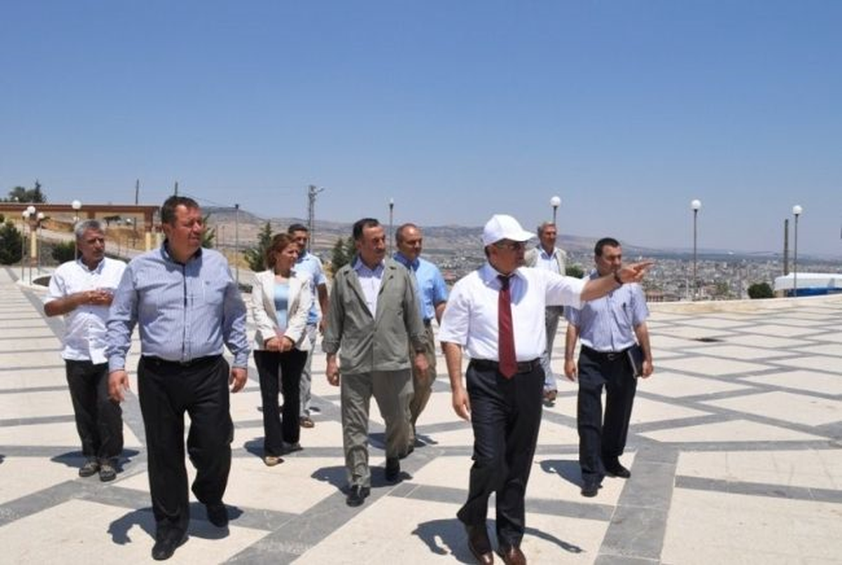 Vali Tapsız, Türbeleri Ziyaret Etti