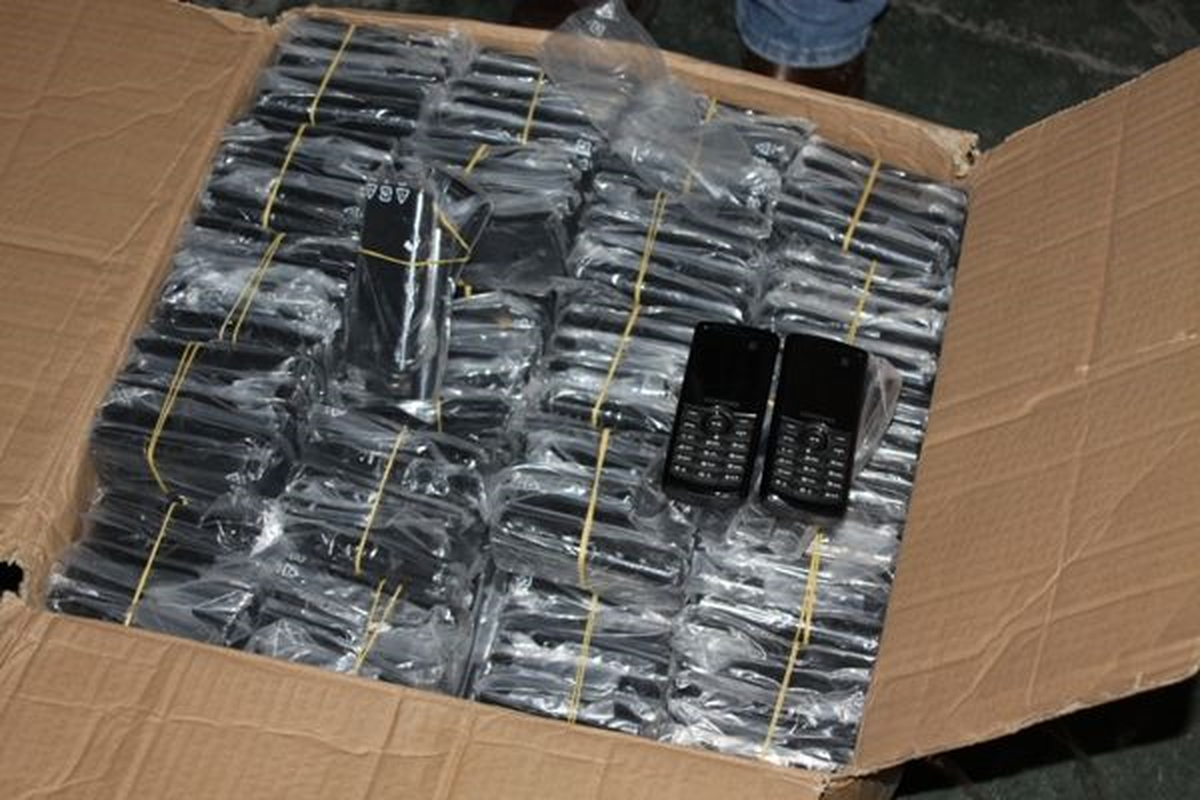 208 Bin Adet Kaçak Cep Telefonu Yakalandı