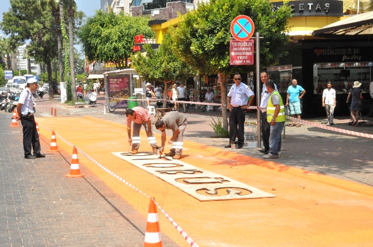Alanya\'da Otobüs Duraklarında Yeni Uygulama