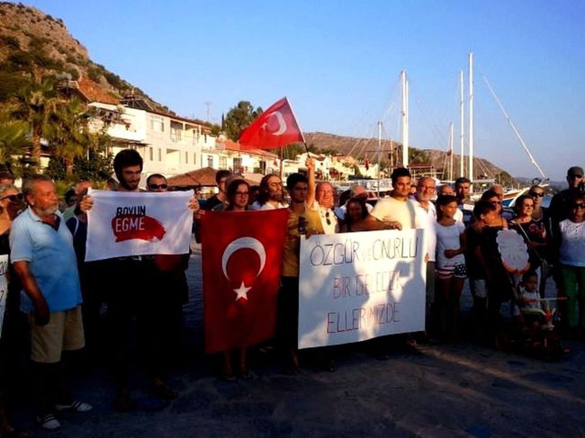 Altan Erkekli'den Tatilde Gezi Mesaisi