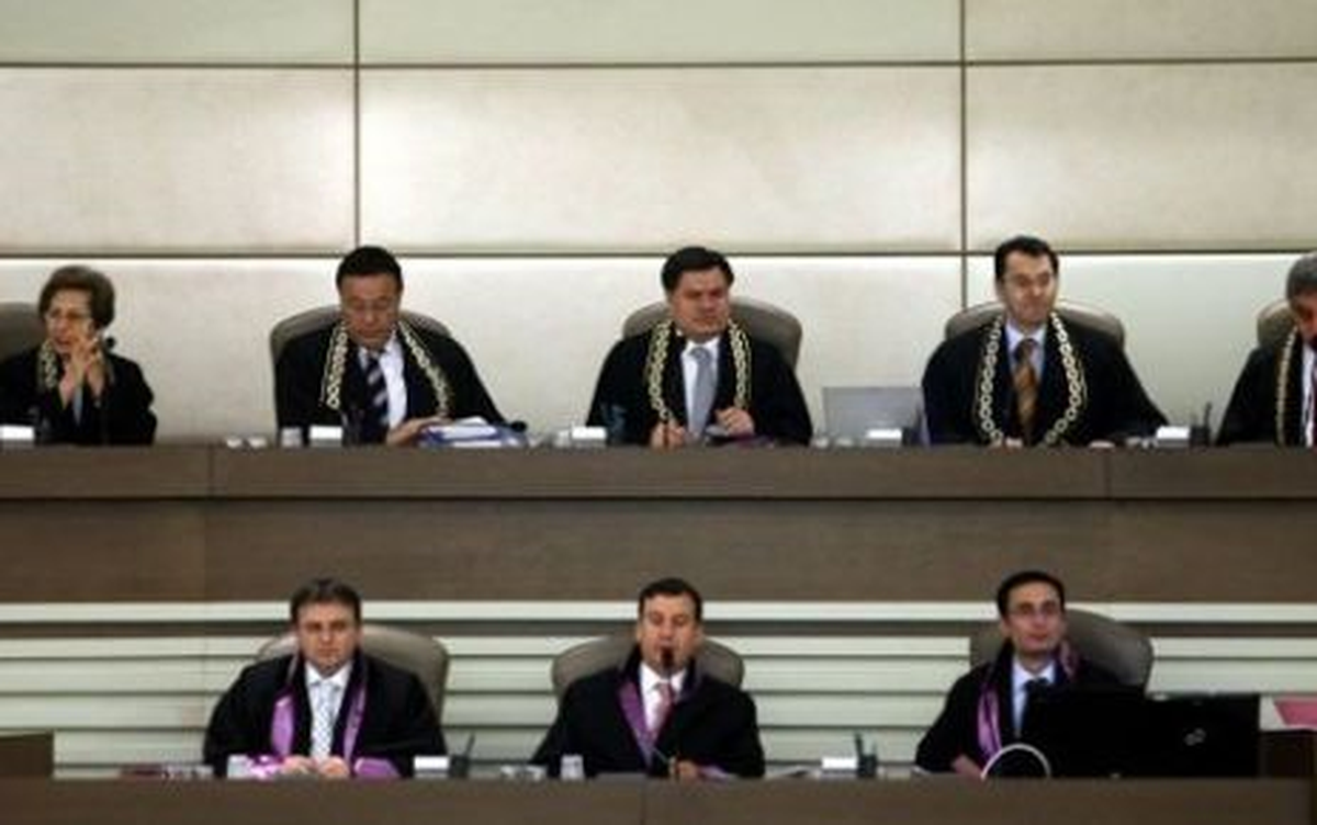 Anayasa Mahkemesinden 5 Parti İçin Suç Duyurusu