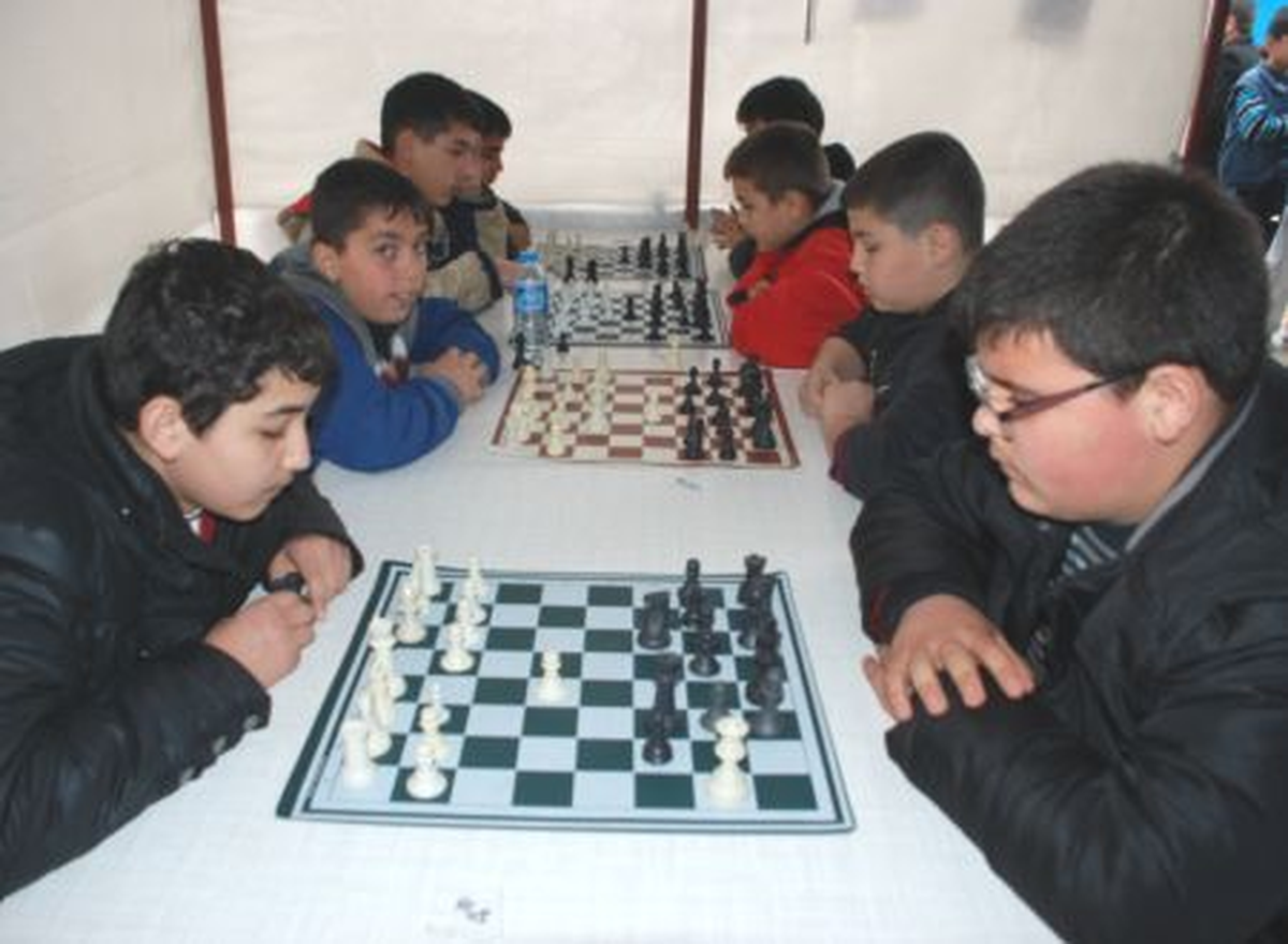 Ayvalık\'ta Ödüllü Satranç Turnuvası