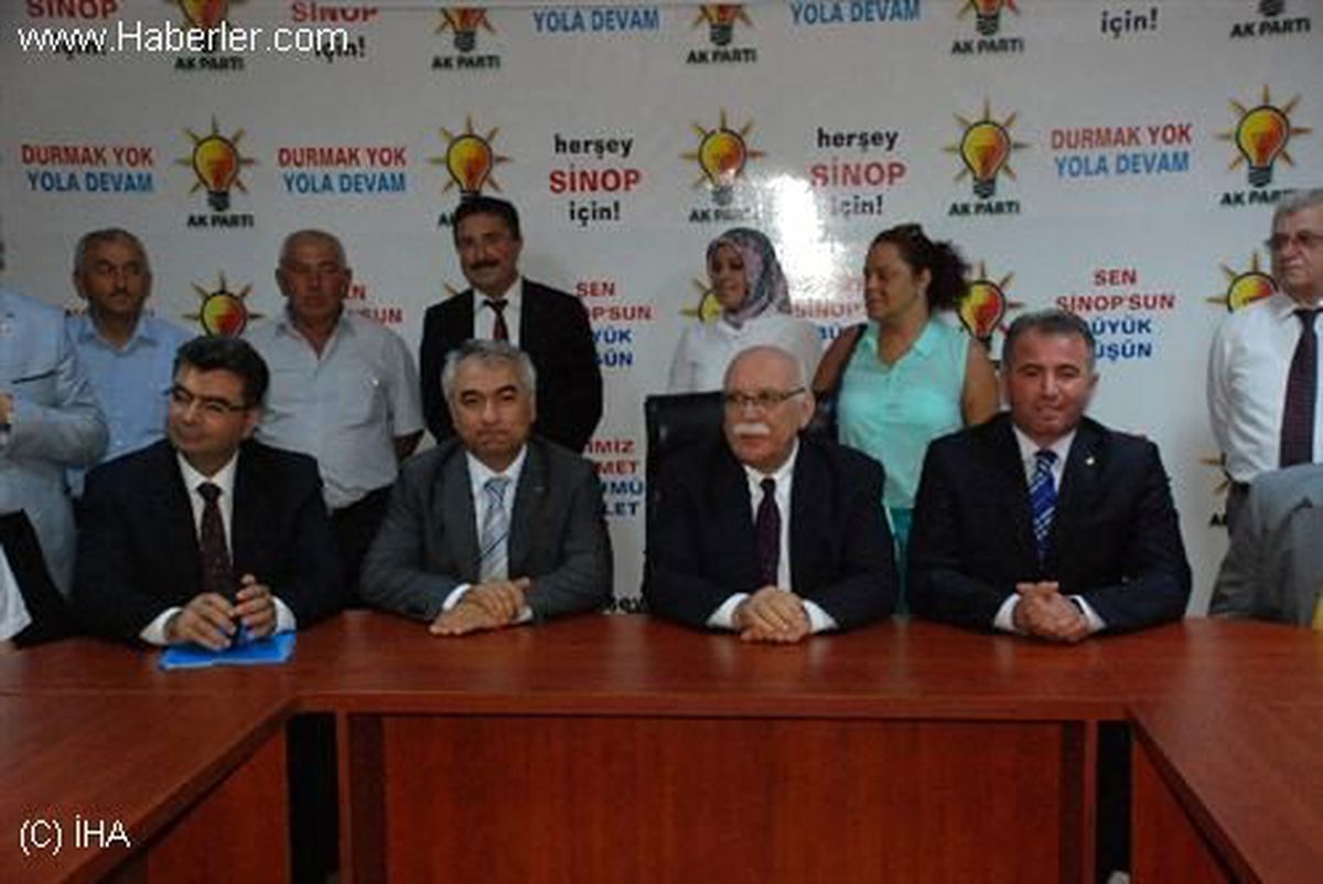 Bakan Avcı\'ya Gemi Maketi Hediye Ettiler