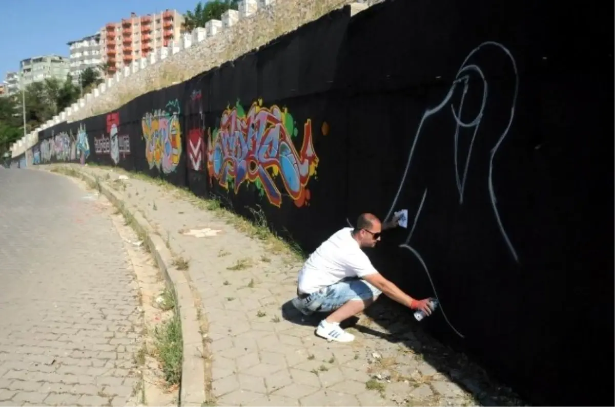 Bandırma Graffiti Çalışmalarıyla Rengarenk