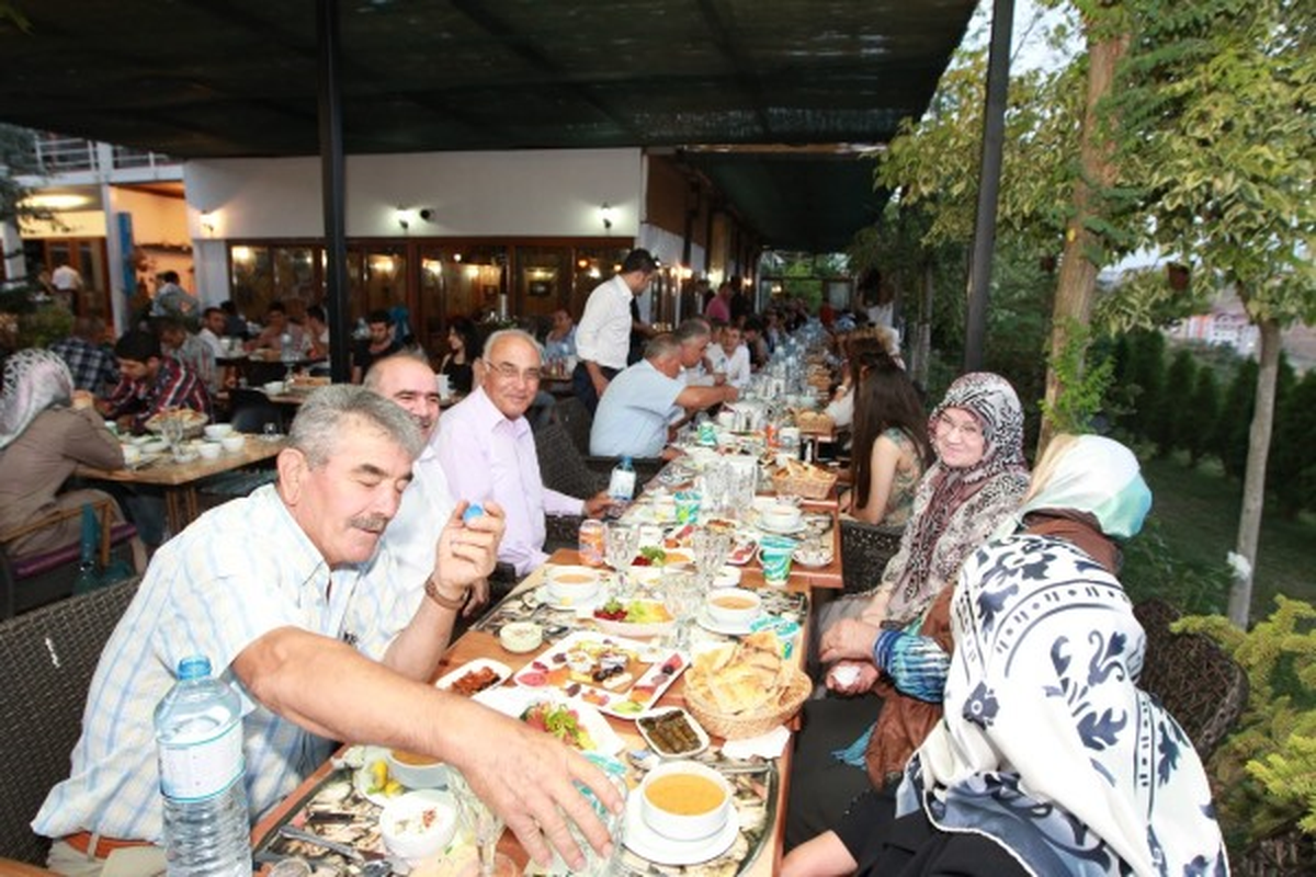 Başkan, Meclisi İftarda Ağırladı