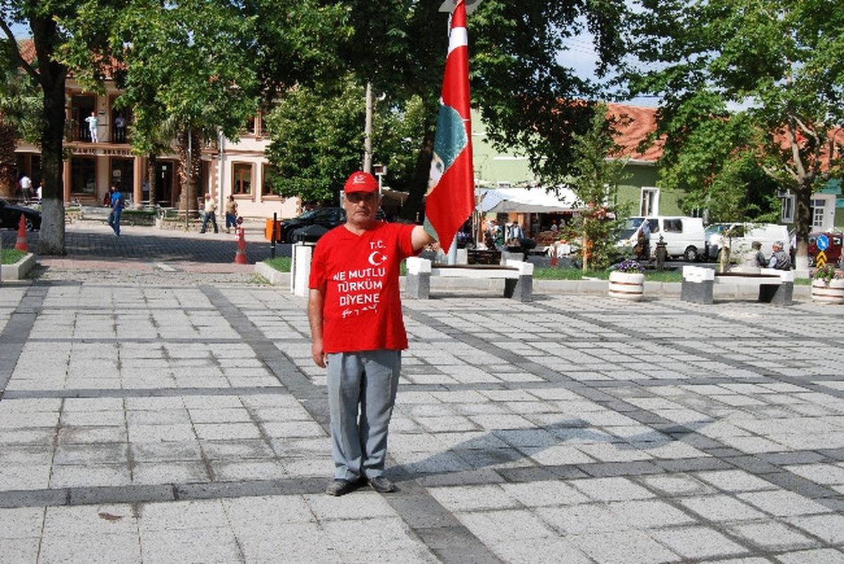 Bayramiç\'te Duran Adam Eylemi