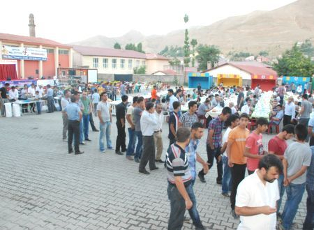 Bitlis\'te İftar Çadırları İlgi Görüyor
