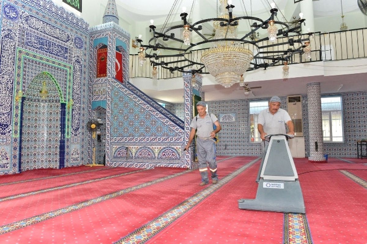 Camilerde Gül Suyu ile Temizlik