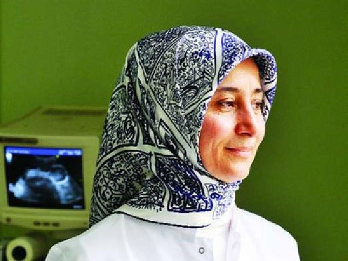 Davutoğlu Bakü, Eşi Priştine\'de